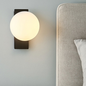 Applique camera da letto moderna 5w 3000k nero sfera vetro bianco