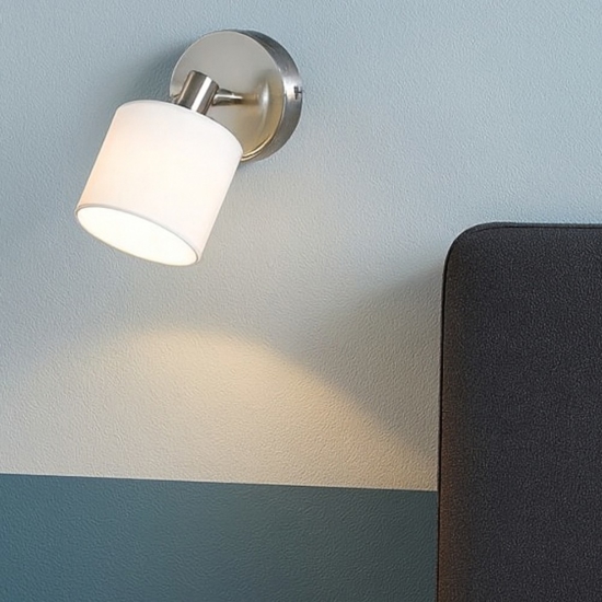 Applique orientabile per comodino nichel paralume in tessuto Applique orientabile per comodino nichel paralume in tessuto