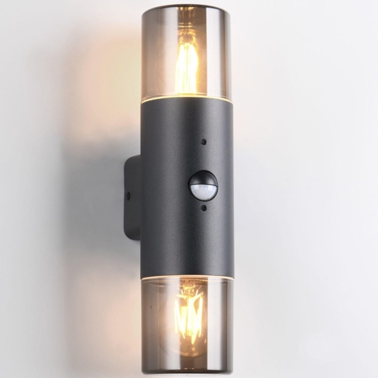 Applique per esterno con sensore movimento nera moderna Applique per esterno con sensore movimento nera moderna