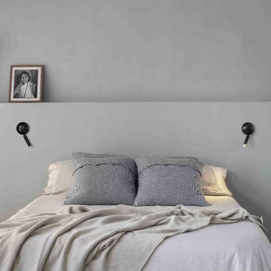 Applique comodino per camera da letto nero orientabile moderna