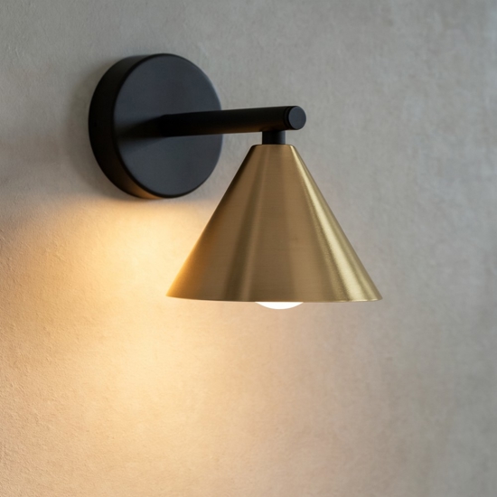 Applique da parete per salotto portalampada a cono moderno