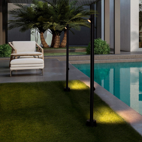 Lampione per esterno anti salsedine con faretti Lampione per esterno anti salsedine con faretti