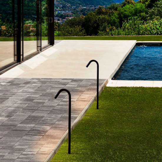 Lampione da giardino design curvo nero 60cm anti corrosione