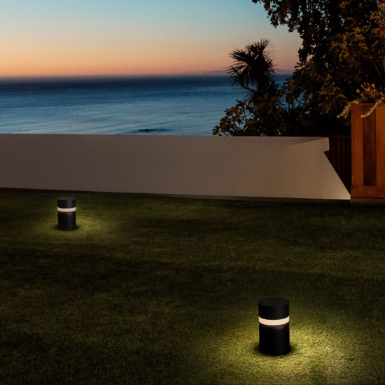 Lampioncino tubolare nero led 8w 3000k per giardini moderni