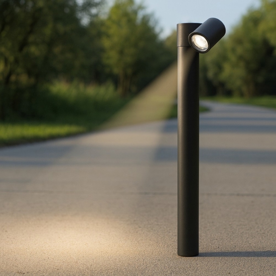 Lampione nero da giardino luce orientabile moderno