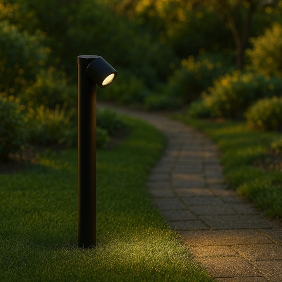 Lampione nero da giardino luce orientabile moderno
