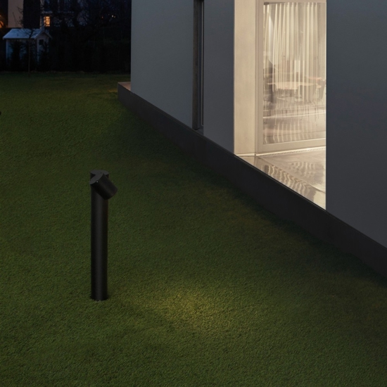 Lampione nero da giardino luce orientabile moderno
