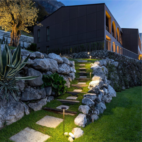Linea light pistillo lampione da giardino marrone ip65 led 3000k Linea light pistillo lampione da giardino marrone ip65 led 3000k