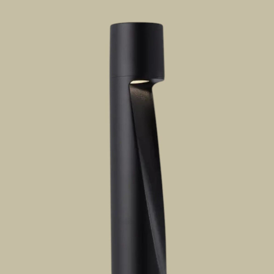 Lampione basso tubolare nero ip65 led 6w 3000k per giardini moderni