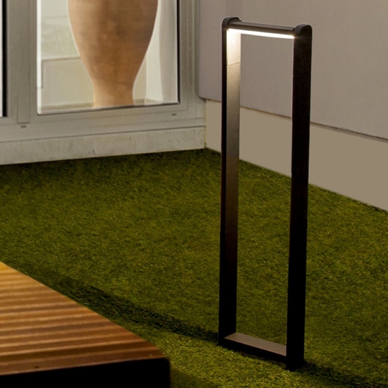 Lampione nero da giardino moderno led 3000k forma rettangolare