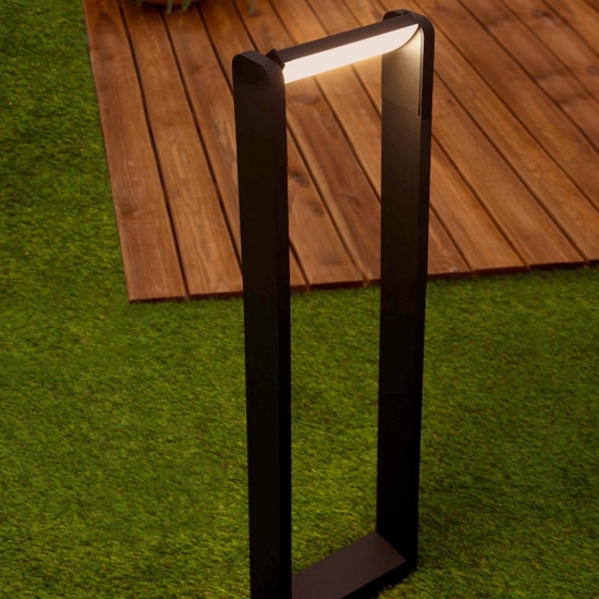 Lampione nero da giardino moderno led 3000k forma rettangolare