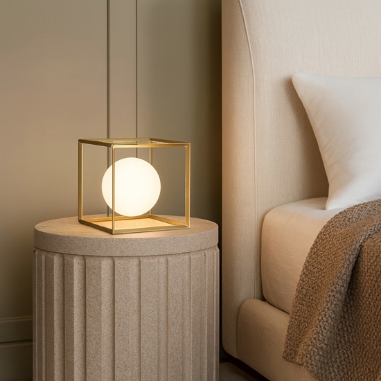 Abat-jour da comodino cube perenz gabbia oro sfera vetro bianco