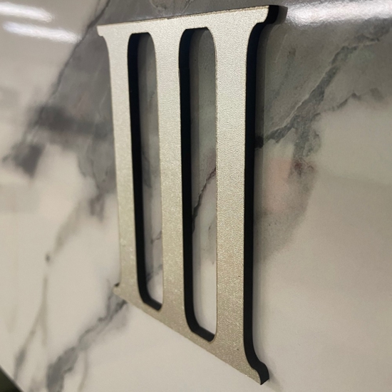 Orologio quadrato da parete moderno specchio fume' e laminato effetto marmo Orologio quadrato da parete moderno specchio fume' e laminato effetto marmo