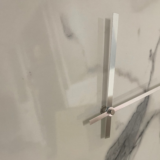 Orologio quadrato da parete moderno specchio fume' e laminato effetto marmo Orologio quadrato da parete moderno specchio fume' e laminato effetto marmo