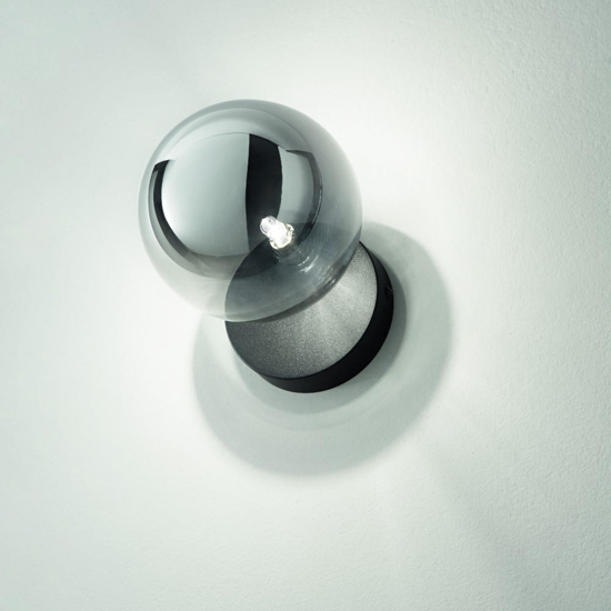 Ondaluce pallina applique camera da letto nera sfera vetro trasparente