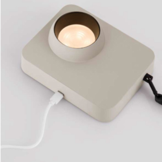 Lampada da comodino portatile moderna macchina fotografica bianca Lampada da comodino portatile moderna macchina fotografica bianca