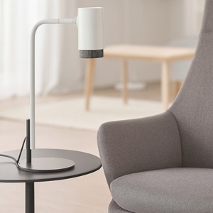 Lampada da tavolo bianca orientabile minimal