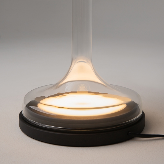 Lampada da tavolo spirito maytoni vetro fume' nera led 18w 3000k dimmerabile