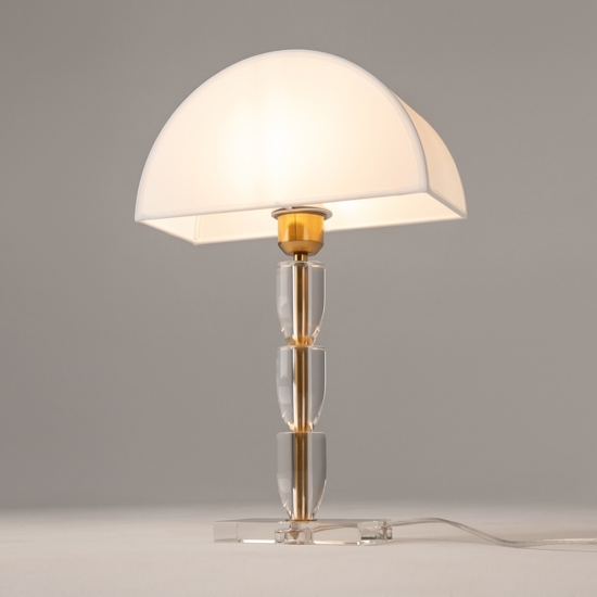 Maytoni prima lampada per tavolo soggiorno oro ottone paralume mezza luna Maytoni prima lampada per tavolo soggiorno oro ottone paralume mezza luna