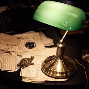 Lawyer tl1 lampada churchill da scrivania vetro verde ottone ideal lux