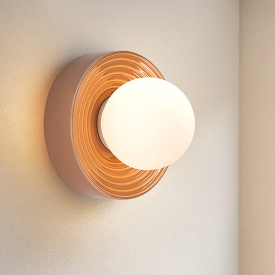 Applique da parete con sfera in vetro moderna colore caramello