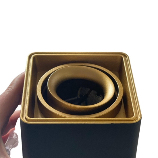 Faretto cubo nero oro orientabile da soffitto