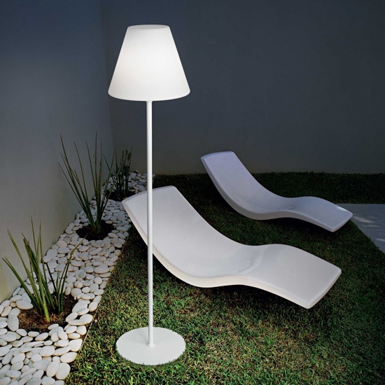 Itaca pt1 ideal lux piantana da esterno paralume cono bianca Itaca pt1 ideal lux piantana da esterno paralume cono bianca