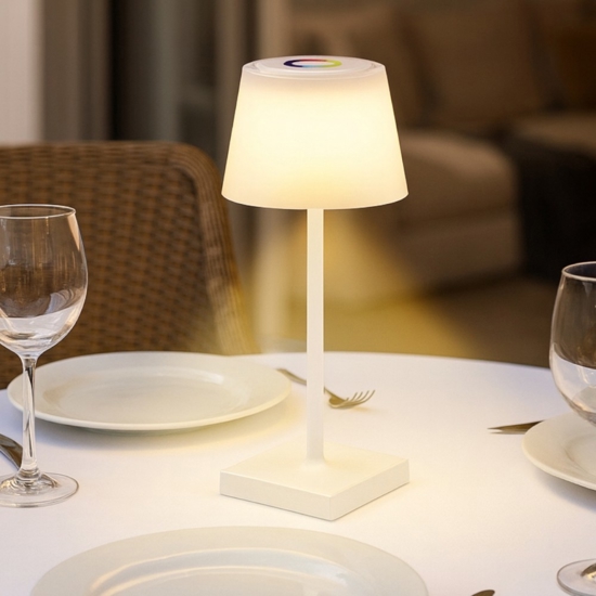 Lampada da tavolo senza fili per esterno led cct rgb dimmerabile bianca Lampada da tavolo senza fili per esterno led cct rgb dimmerabile bianca