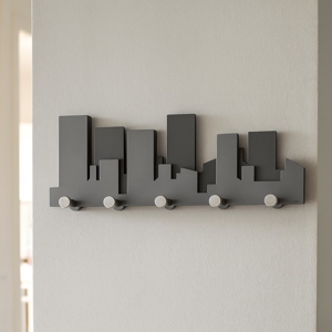 Visualizza i dettagli per Appendiabiti da parete particolare skyline legno colore grigio quarzo Appendiabiti da parete particolare skyline legno colore grigio quarzo