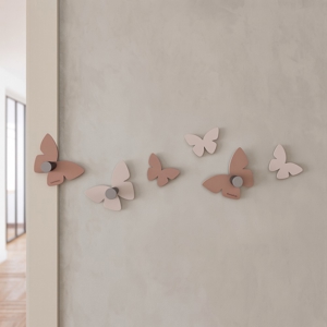 Appendiabiti da parete moderno farfalle divise colore rosa nuvola
