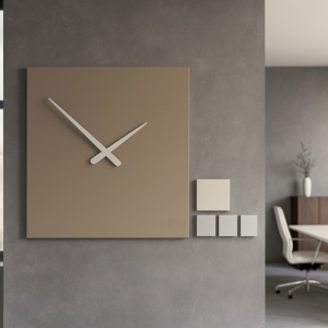 Kubo orologio da parete moderno legno colore caffelatte
