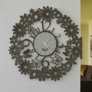 Visualizza i dettagli per Orologio rotondo da parete design farfalle fango e avorio Orologio rotondo da parete design farfalle fango e avorio