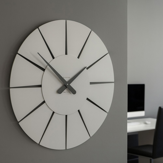 Orologio da parete colore alluminio rotondo in legno design moderno