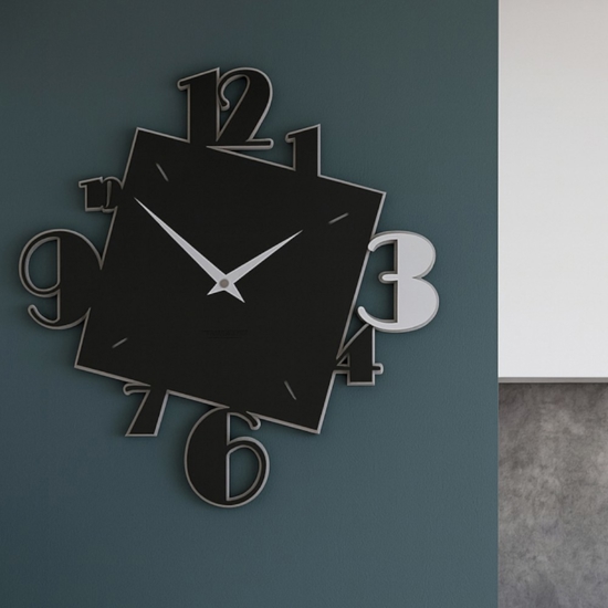 Orologio di legno nero da parete design numeri Orologio di legno nero da parete design numeri