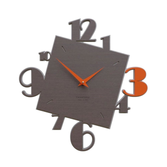 Orologio moderno per parete numeri in legno arancione