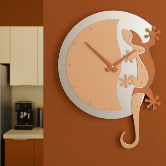 Orologio moderno da parete legno colore pesca chiaro Orologio moderno da parete legno colore pesca chiaro