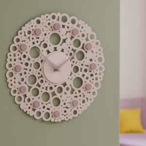 Visualizza i dettagli per Orologio da parete legno rosa traforato rotondo Orologio da parete legno rosa traforato rotondo