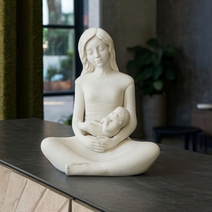 Visualizza i dettagli per Bongelli preziosi scultura da tavolo maternita seduta bimbo h18 bianca Bongelli preziosi scultura da tavolo maternita seduta bimbo h18 bianca