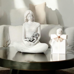 Visualizza i dettagli per Statuina maternita seduta bambino argento h18 bongelli preziosi Statuina maternita seduta bambino argento h18 bongelli preziosi