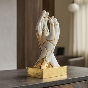Statuetta soprammobile innamorati mani oro e bianco