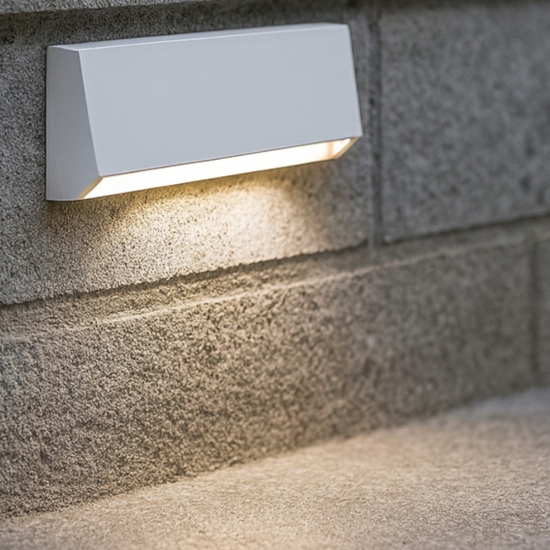 Segnapasso led per esterno bianco da parete squadrato ip65