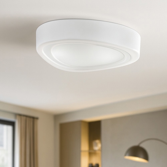 Plafoniera di vetro bianco dal design moderno mou perenz