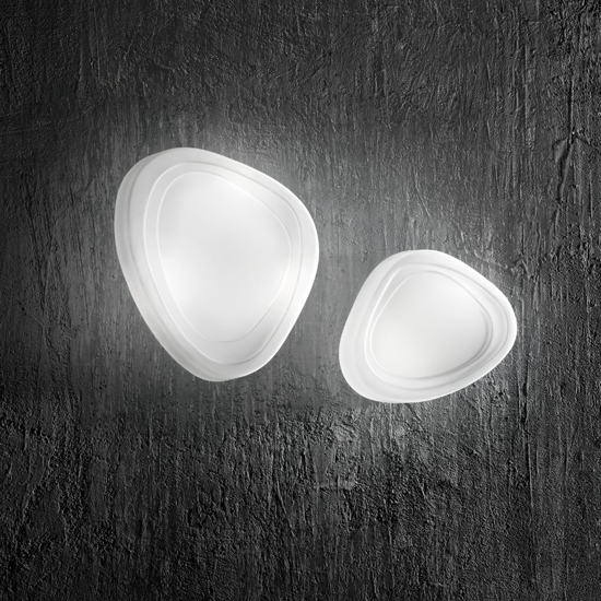 Plafoniera di vetro bianco dal design moderno mou perenz