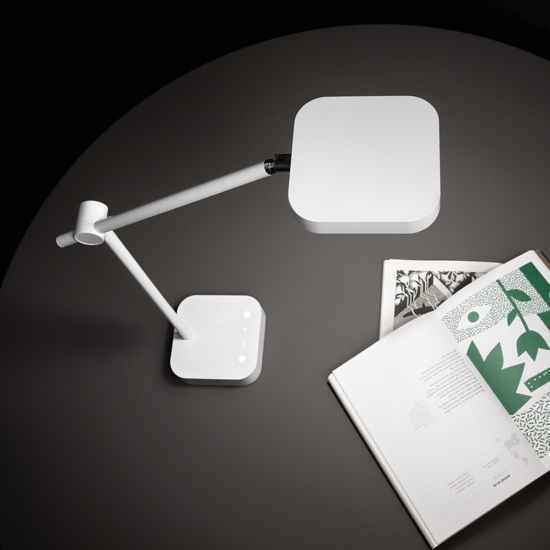 Lampada da scrivania bianca led cct per ufficio icon perenz