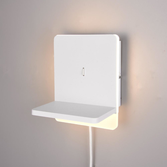 Applique da comodino bianco con presa usb base ricarica telefono