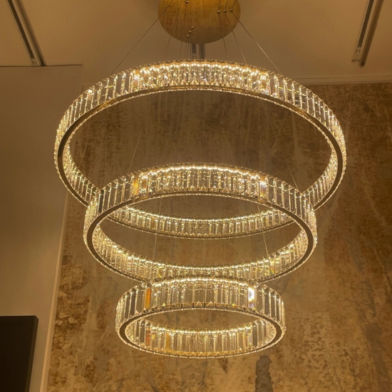 Lampadario cerchi di cristallo per salone stile contemporaneo