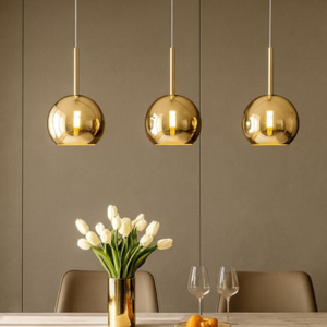 Lampadario per soggiorno moderno ottone satinato sfere vetri oro