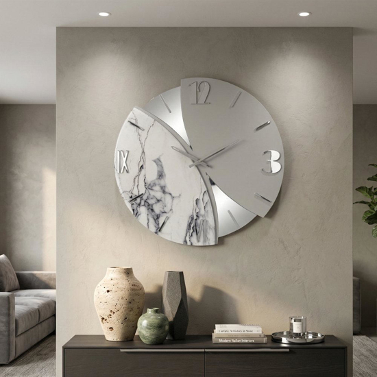 Grande orologio rotondo a parete design farfalla effetto marmo 70cm