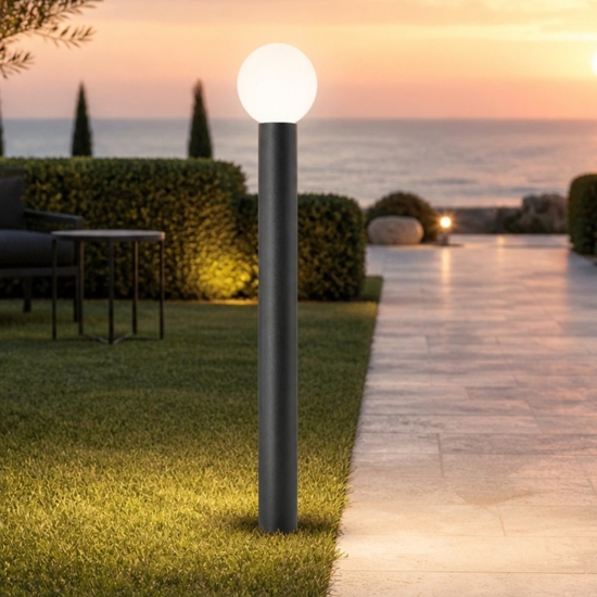 Maytoni bold lampione da giardino ip54 con sfera