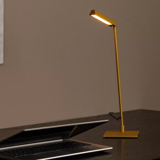 Lampada da scrivania giallo ocra design moderna